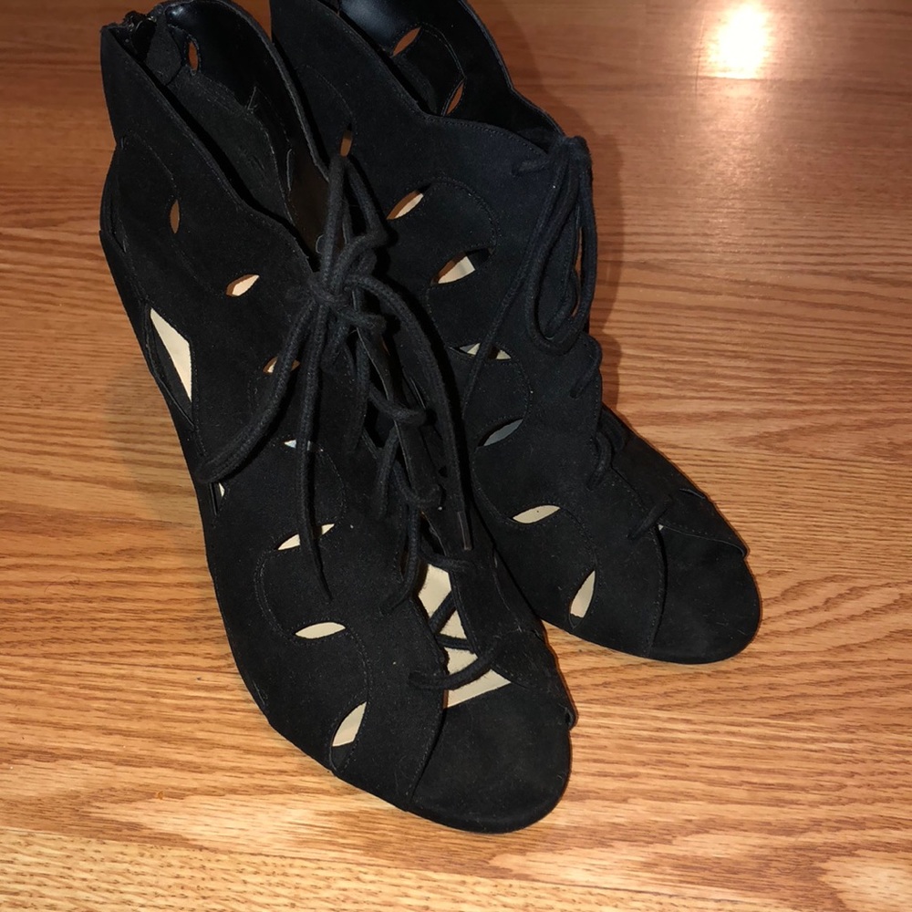 Black open toed shoes size 9